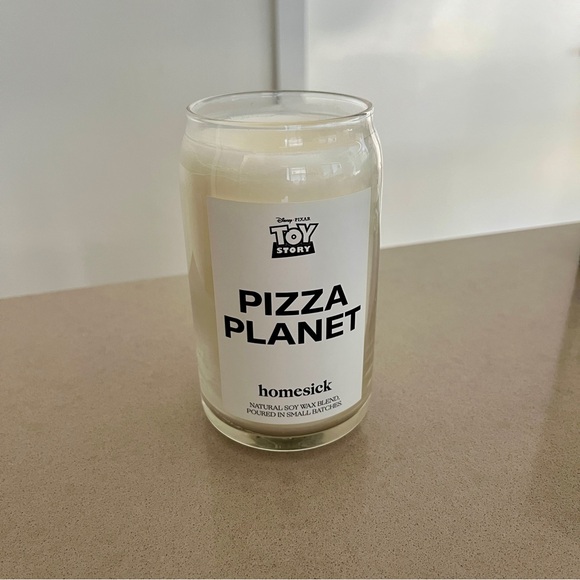 Disney Pixar Toy Story Homesick Pizza Planet 14 oz Candle - Picture 4 of 14